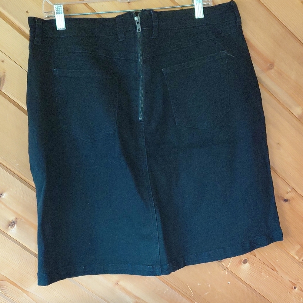 Universal Standard Black Button-Front Pencil Skirt - image 4